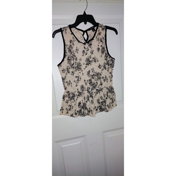Forever 21 Tops - Beige and Black embroidered Lace top size Medium